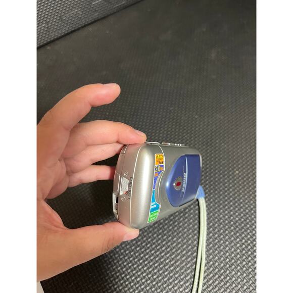 Nikon Coolpix 2500 2.0MP Digital Camera / Digicam / Retro Digital camera - Picture 3 of 7